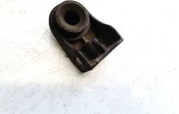 Radiator mount bracket