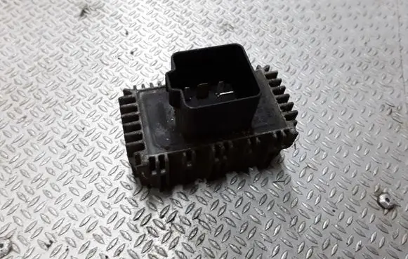 Opel Sintra Glow plug pre-heat relay 90508974