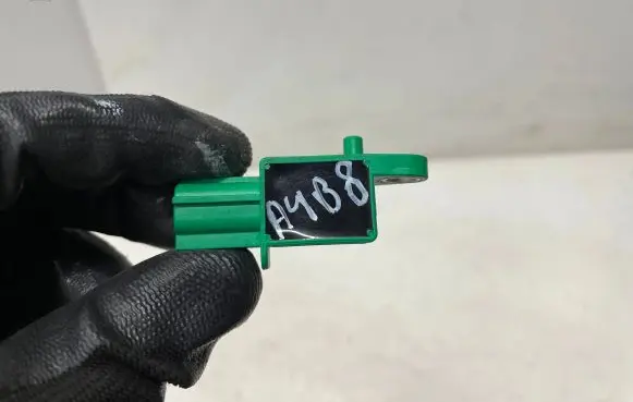 Audi A4 S4 B8 8K Airbag deployment crash/impact sensor 1K0909606