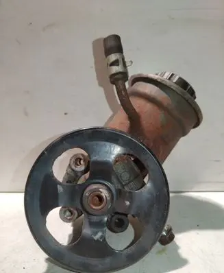 Toyota Yaris Power steering pump