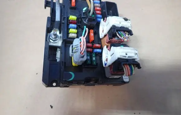 Citroen C4 II Fuse box set 9667190780 9667199780