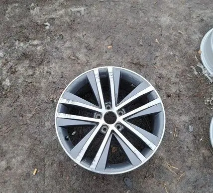 Volkswagen Sharan R18 alloy rim 7N0601025F