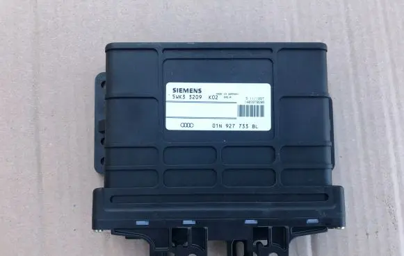 Audi A4 S4 B5 8D Gearbox control unit/module 01N927733BL