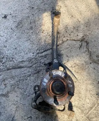 Chrysler 300 - 300C Front wheel hub 04782704