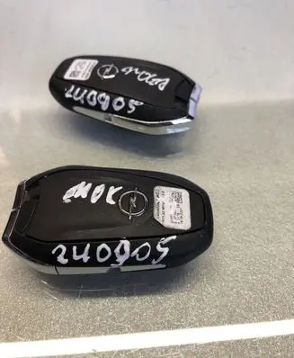 Opel Mokka B Ignition key/card 