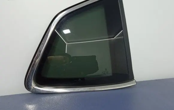 Volkswagen Tiguan Allspace Rear side window