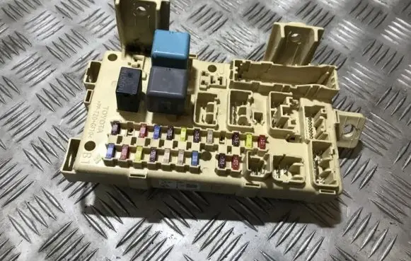 Toyota Avensis T250 Fuse box set 82641ca020f 82641-ca020-f