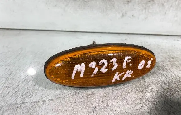 Mazda 323 F Front fender indicator light