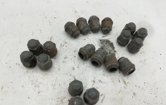 Suzuki Grand Vitara II Nuts/bolts NOCODE