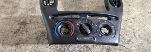 Toyota Yaris Climate control/heater control trim 7591387014 7591327014