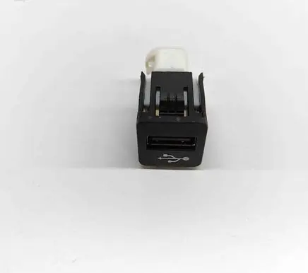 BMW 3 G20 G21 USB socket connector 9229294