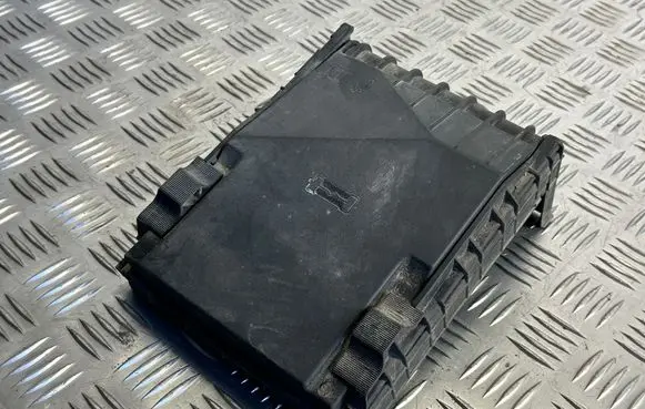 Volkswagen Sharan Fuse box cover 1K0937132F 1K0937132G