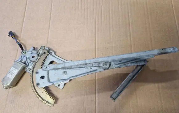 Nissan Patrol Y61 Front door window regulator with motor 80730VB011