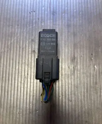 Honda CR-V Glow plug pre-heat relay 0281003030