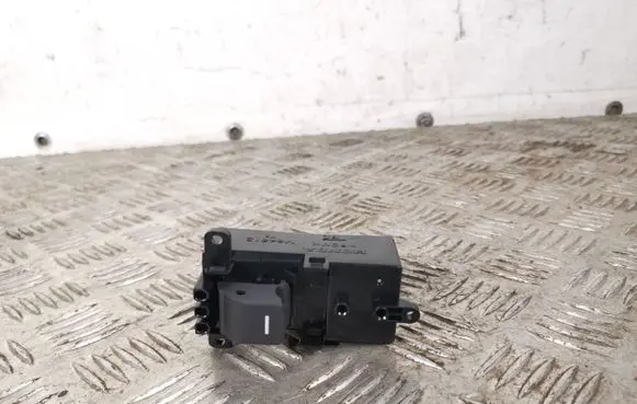 Honda CR-V Electric window control switch M64612
