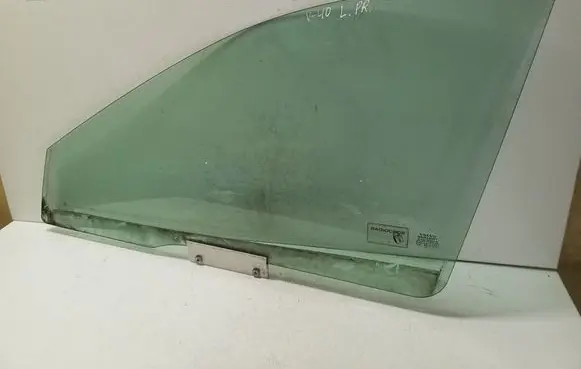 Volvo S40, V40 Front door window glass four-door