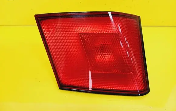 Mitsubishi Carisma Tailgate rear/tail lights