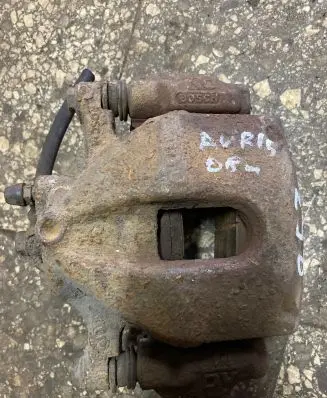 Toyota Auris 150 Front brake caliper