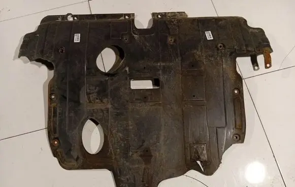 KIA Sorento Engine splash shield/under tray 291102P100