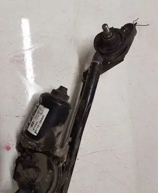 Hyundai Santa Fe Front wiper linkage and motor 981102B000