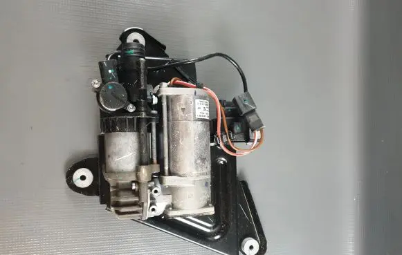 BMW i4 Air suspension compressor/pump 6894450 37206894450 443021001