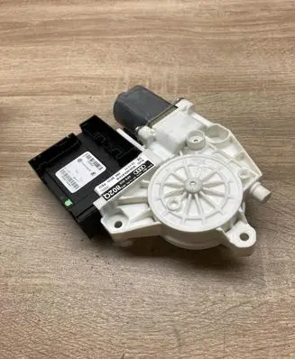Audi A3 S3 8P Front door window regulator motor 8P0959802Q