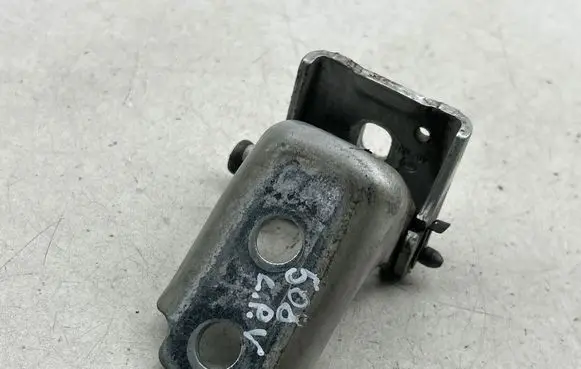 Peugeot 508 Front door upper hinge 