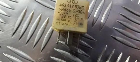 Volkswagen PASSAT B5 Other relay 443919578C 15.2100.00