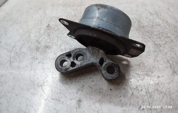Opel Insignia A Engine mount bracket 13322171