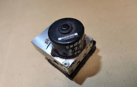 Chrysler Sebring (ST-22 - JR) ABS Pump 04879425AA