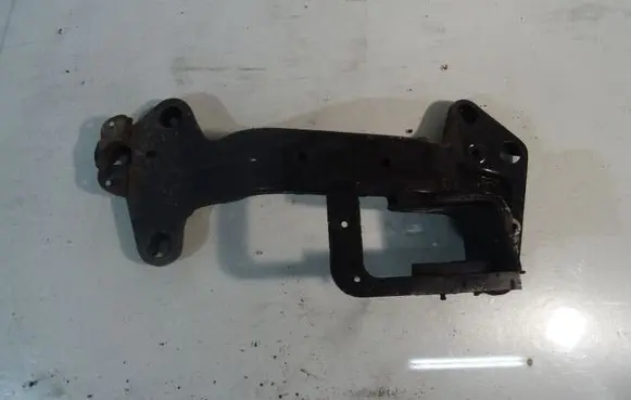 Gearbox mounting bracket