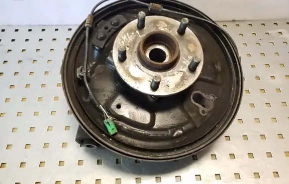 Rear wheel hub