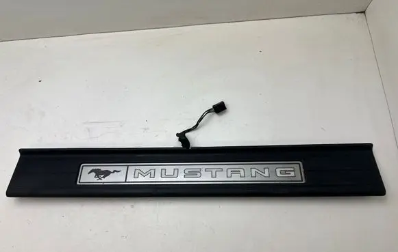 Ford Mustang VI Front sill trim cover FR3J6313222AAW