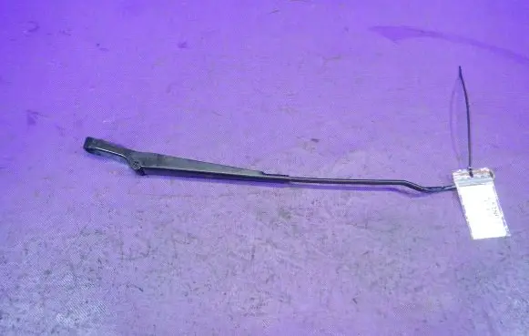 Volkswagen PASSAT B4 Front wiper blade arm 3A1955410