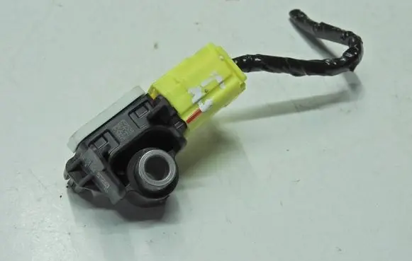 Mitsubishi ASX Airbag deployment crash/impact sensor 8651A117 D035 101130102