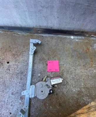 Citroen Berlingo Front door window regulator with motor 