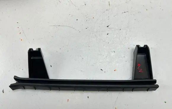 Opel Combo D Front door windshield rail 51810886