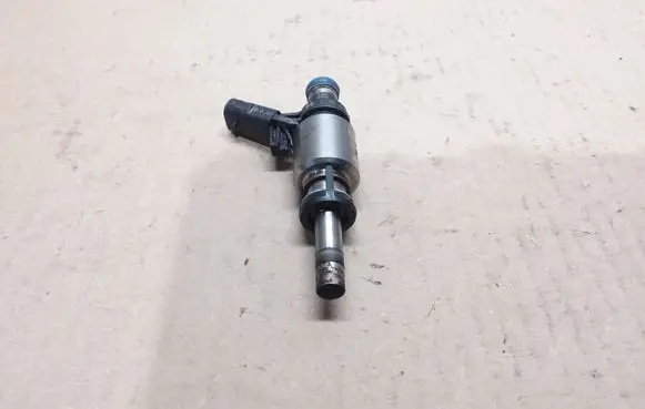 Volkswagen Golf VI Fuel injector 06H906036H 0261500074