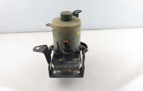 Seat Ibiza III (6L) Power steering pump 6Q1423051AD 6Q0423156M 6Q2423051R