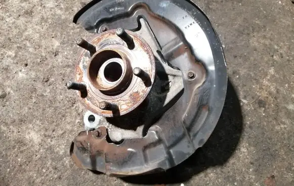 Ford Fusion II Front wheel hub DG9C3K171A