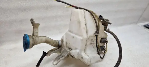 Suzuki Grand Vitara II Windshield washer fluid reservoir/tank HLC32004