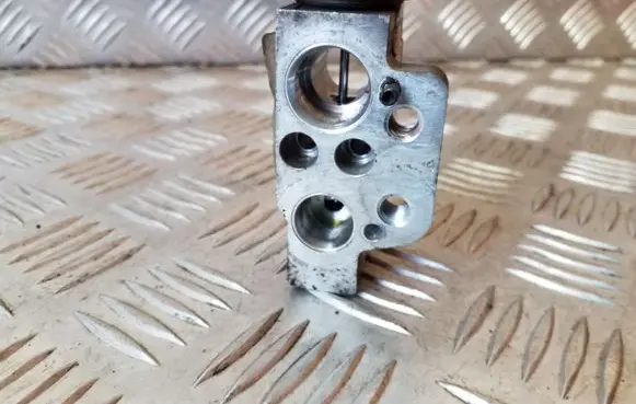 Air conditioning (A/C) expansion valve
