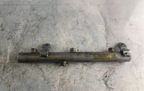 Jeep Grand Cherokee (WK) Fuel main line pipe A64207006 A6420700695