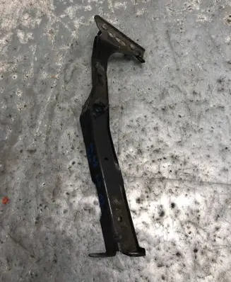 Audi A4 S4 B8 8K Fender mounting bracket 8K0821135