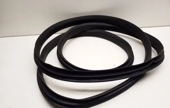 Mercedes-Benz C W204 Front door rubber seal A2046971651