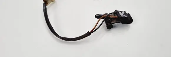Volkswagen PASSAT B5 Windshield washer spray nozzle 3B0955985C