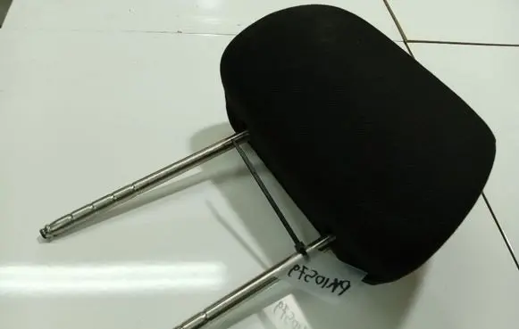 Volkswagen Golf IV Front seat headrest 