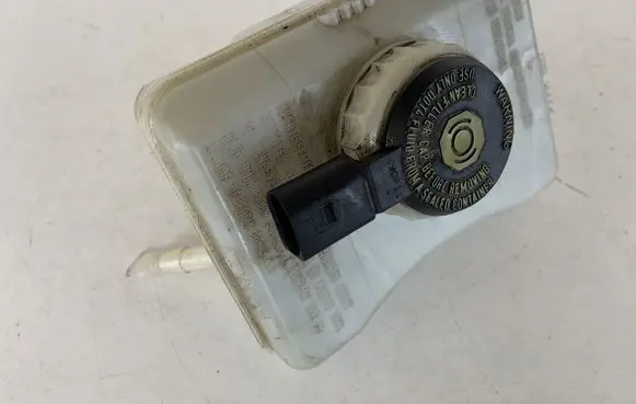 Audi A6 S6 C7 4G Brake fluid reservoir 8K0611301A