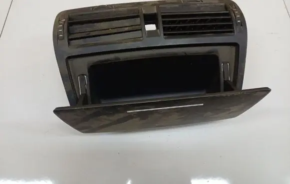 Skoda Octavia Mk2 (1Z) Dash center air vent grill 1Z0820951