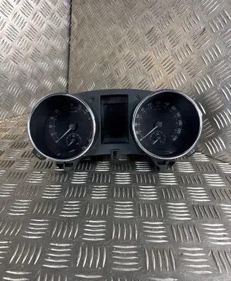 Speedometer (instrument cluster)